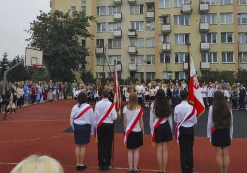 Kalendarz roku szkolnego 2026/27 lepiej było poznać zawczasu. Teraz zdziwienie