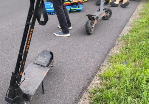 Dwie nastolatki poważnie ranne po wypadku na hulajnodze. Policja: tego zdarzenia można było uniknąć