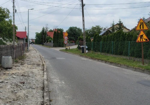 Trwają prace na ul. Opalińskiego w Leżajsku. Droga przechodzi przebudowę