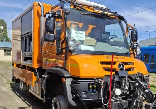 Nowy pojazd MPK Kraków już w zajezdni. Unimog U423 ma specjalne zadanie