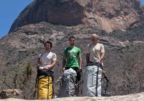 Bańczyk, Müller i Pałka wytyczają „Pole pole” (8a, 350 m) na Mount Poi w Kenii