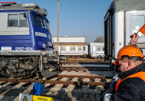 Na polskiej kolei więcej ruchu, a mniej wypadków. Jedna rzecz jednak mocno martwi