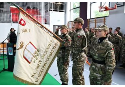 Rozpoczęcie roku szkolnego 2026/2027 w Zespole Szkół nr 1 w Golubiu-Dobrzyniu. Zobaczcie zdjęcia
