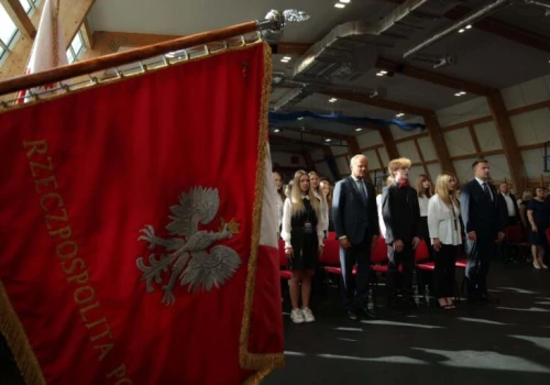 Donald Tusk na inauguracji roku szkolnego w Wieluniu: „Od nas wszystkich zależy, czy będziemy żyć w pokoju”