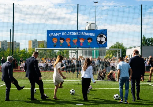 Zabrzmiał pierwszy dzwonek, a wraz z nim uczniowie PSP 14 otrzymali nową przestrzeń szkolną i boisko