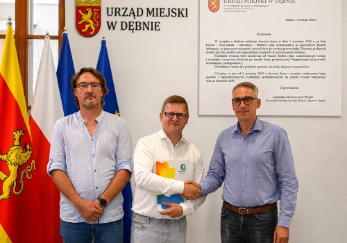 Dębno chwaliło się nowym dowozem uczniów. Pierwszego dnia autobus nie przyjechał