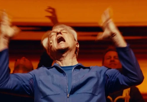 David Byrne z nowym filmem koncertowym. Wyreżyserował go twórca „Brutalisty”
