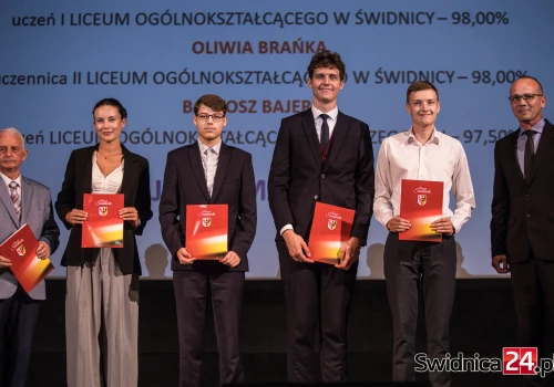 Prymusi z nagrodami starosty świdnickiego. Wyróżniono ponad 250 uczniów