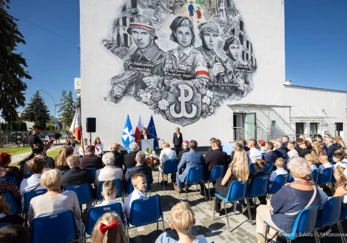 Tysiące uczniów wróciło do szkół w Rzeszowie. Miasto chwali się inwestycjami w edukację