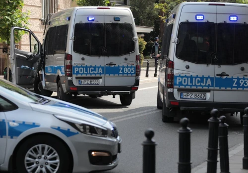Policja: Pijana kobieta szarpała za włosy 13-latkę z Ukrainy. 