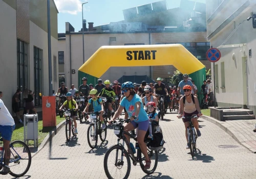 Ponad 300 rowerzystów na trasie! Rodzinny Rajd #SięKręci wystartował z kampusu ANS w Nowym Sączu