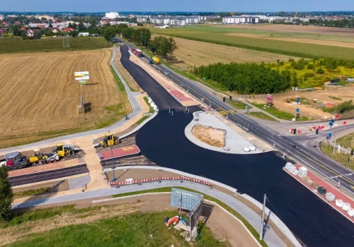 Uwaga! Duże zmiany dla kierowców i pasażerów ZKM. Pod Ciechanowem rusza drugi etap budowy ronda
