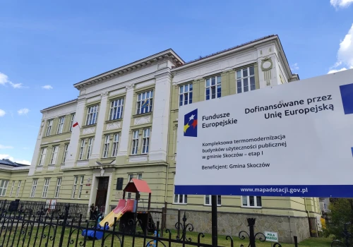 Po roku remontu uczniowie wrócili do „Jedynki” w Skoczowie. Szkoła zyskała nowe oblicze i Zielony Zakątek u Morcinka | ZDJĘCIA