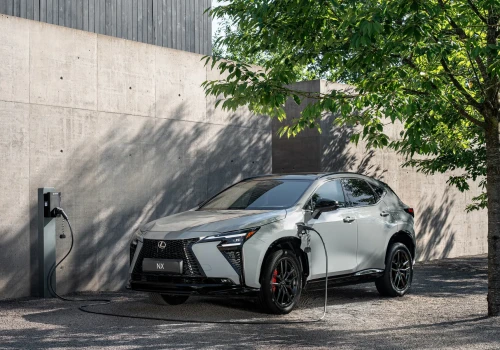 Lexus NX 2027 po dużej modernizacji. Większa bateria i ponad 100 km na prądzie!