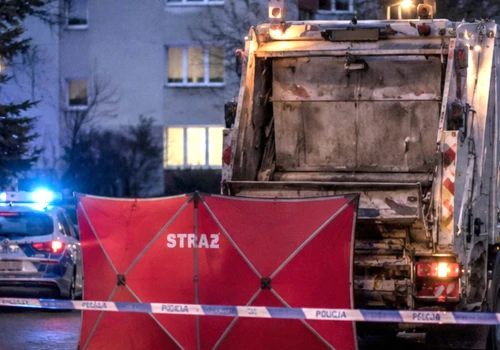 Śmiertelne potrącenie na Bielanach. Kierowca śmieciarki z zarzutem po tragedii przy ul. Kochanowskiego