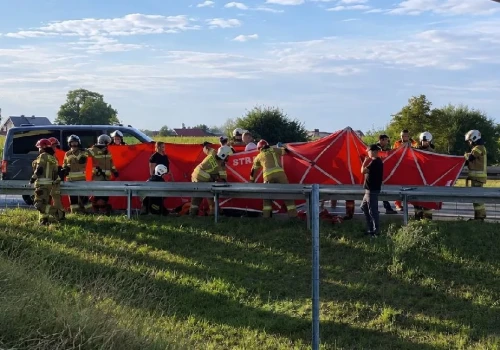 Dramatyczne zdarzenie na A2 pod Koninem. 37-latka trafiła śmigłowcem LPR do szpitala