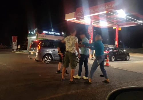 Kim są policjanci z nagrania kłótni na stacji benzynowej? Jeden z nich to komendant