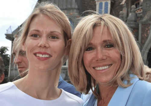 Córka Brigitte Macron na językach. Jest niewiele młodsza od własnego ojczym, a teraz zrobiła coś takiego