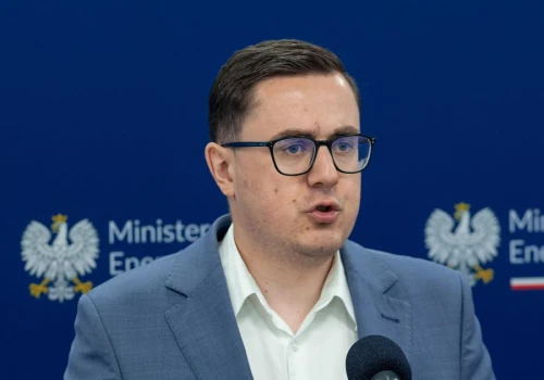 Minister energii: trwają prace nad założeniami ustawy dot. nadzwyczajnych zysków koncernów energetycznych