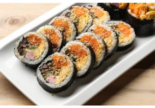 Zwijam jak sushi, ale nie dodaję ryby. Tak jedzą Koreańczycy
