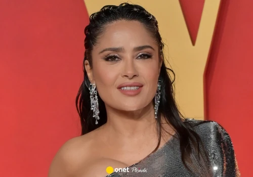 60-letnia Salma Hayek zachwyca urodą. Zamiast medycyny estetycznej wybiera babciny sposób