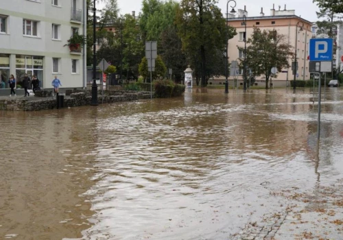 Spóźniona ewakuacja miasta i brak alarmu. NIK krytycznie po powodzi