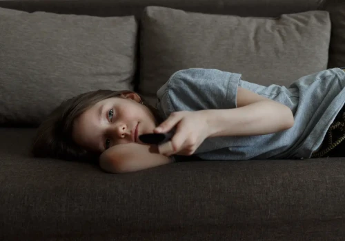Co stałoby się z otyłością dzieci, gdyby z telewizji zniknęły reklamy niezdrowej żywności?