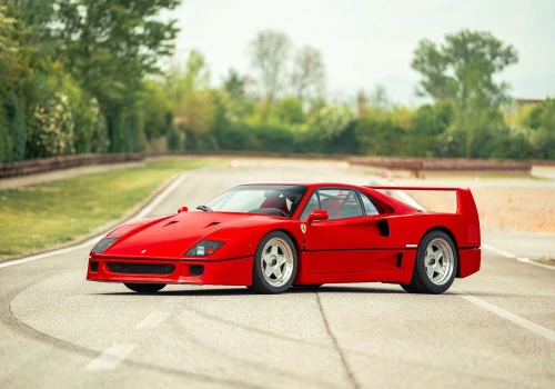 Wymarzone Ferrari Lewisa Hamiltona. F40 czekało na niego przez trzy dekady
