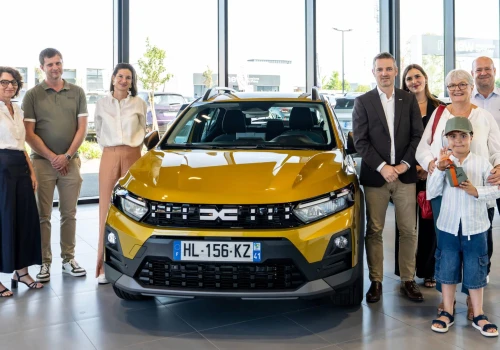 Milionowa Dacia Sandero przekazana klientce. „Kupiłam trzy generacje tego modelu”