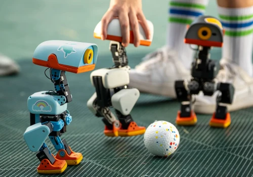 Robot-kaczka podbija rynek. Microduck za 399 dolarów ma chiński chip