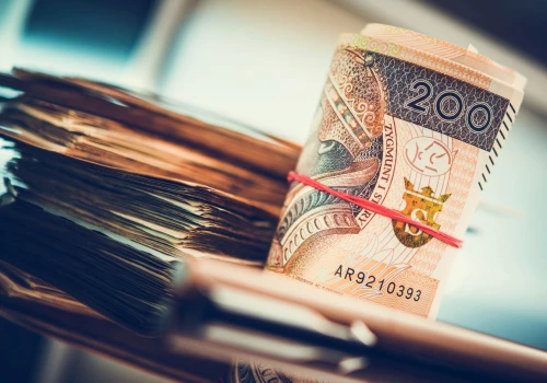 Mediana płac spadła o ponad 2 procent. GUS opublikował najnowsze dane o zarobkach Polaków