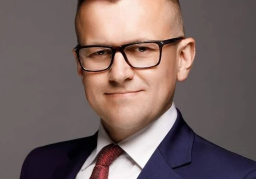 Radny najpierw grzmiał na podwyżkę dla prezydenta, a potem sam podniósł rękę dla starosty