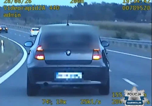 16-latek uciekał BMW bez prawa jazdy, po alkoholu i z fałszywymi tablicami
