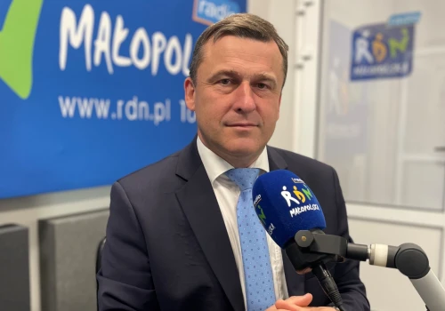 Jaka przyszłość autobusów Małopolskich Linii Dowozowych? Wielogodzinna dyskusja podczas obrad sejmiku