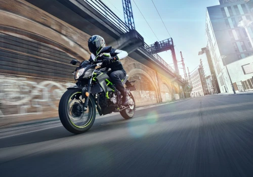 Kawasaki pozostaje w kategorii A1 i B. Modele Ninja 125 i Z125 na sezon 2027