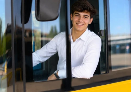 18-latek za kierownicą autobusu miejskiego. Od 3 września to legalne, ale z limitem 50 km