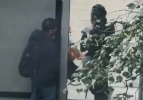 Imigrant w środku dnia masturbował się przy przystanku w Warszawie