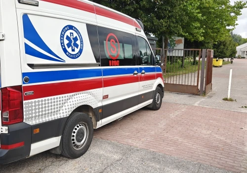 Zawał za bramą. Karetka nie mogła wjechać na Dębicę