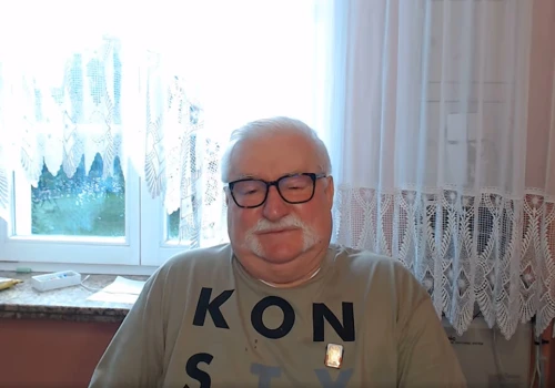 Wałęsie puściły nerwy po wpisie internauty. „I Ty durniu w to uwierzyłeś?”