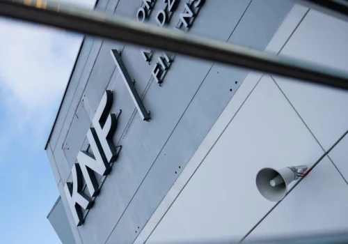 100 procent akcji w krótkiej pozycji? Absurdalny błąd i obcy alfabet w rejestrze KNF