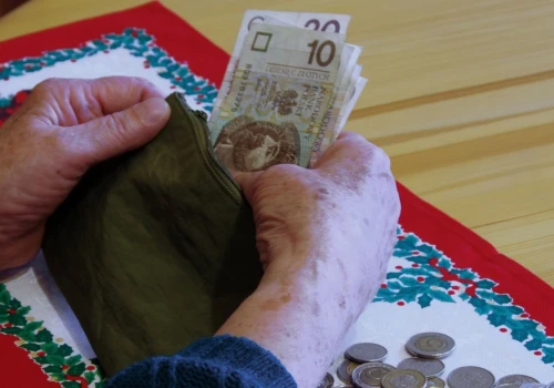 Renta wdowia w górę, ale nie dla wszystkich. Ważne wieści dla seniorów