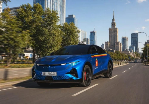 400 KM, trzy silniki i kogut TAXI. Alpine A390 dostało dopłatę dla taksówkarzy!
