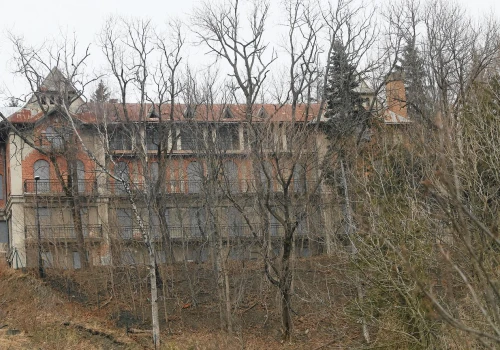 Opuszczony gigant w Zakopanem. Ponad 100 lat temu wyprzedzał swoją epokę, dziś stoi i niszczeje