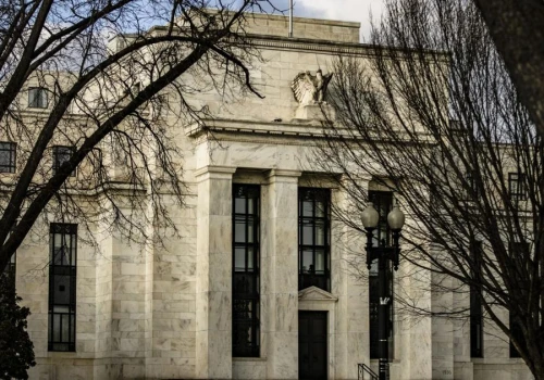 Beżowa księga Fed: nieznaczny wzrost aktywności gospodarki USA, ale i niepewność z powodu cen energii