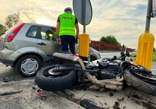 Tragiczne zderzenie motocyklisty z Fordem na DK50. Nie żyje 49-latek