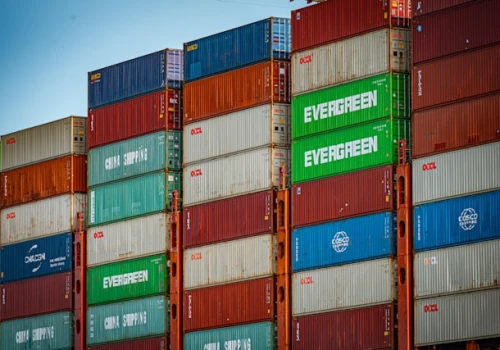 Europa chce mniej zależeć od Chin, ale import nadal rośnie. Deficyt pobił rekord