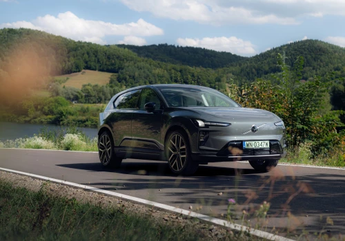 Elektryki rosną, ale ogólna sprzedaż spada. Trudne lato Volvo i obrona cen transakcyjnych