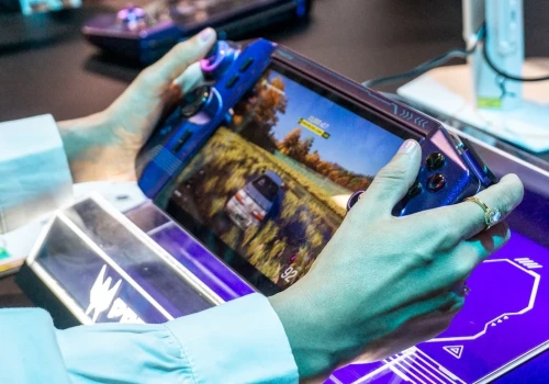 Acer wzbudził sensację składanym prototypem. Hybryda laptopa i konsoli to nie koniec