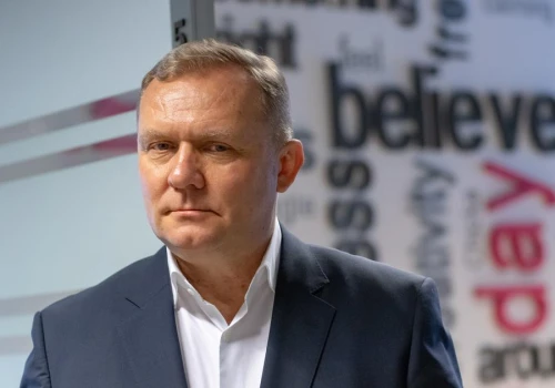 Comarch potężnie zarobił. Wie, jak wycisnąć zysk z AI, unikając groźnej pułapki, i patrzy w kosmos