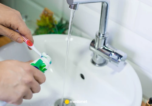 Ten prosty nawyk może obniżać ryzyko raka jamy ustnej. Dentyści nie mają wątpliwości